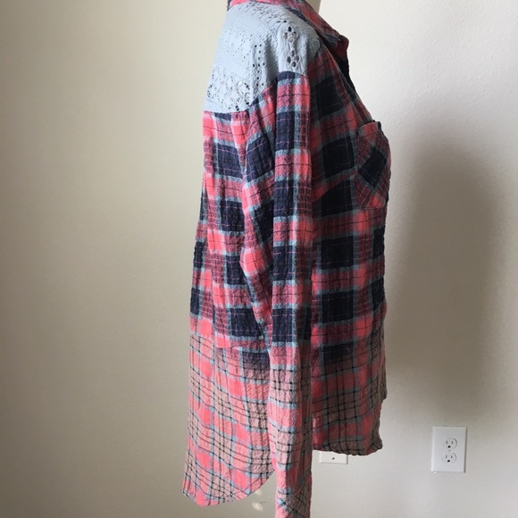 Miss Me Red Plaid Wrinkle Crochet Shirt size S - Picture 2 of 6